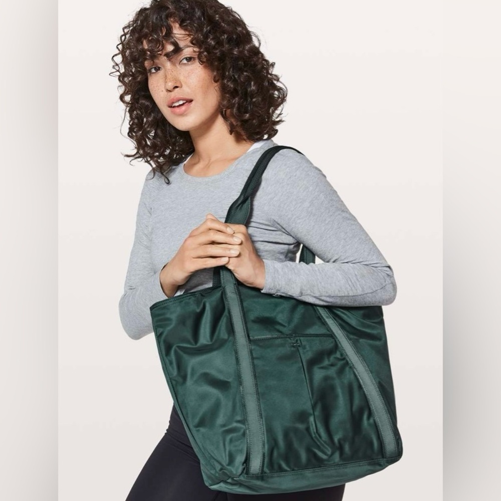 Lululemon Live Free Tote Teal Shadow  used a few times - Picture 2 of 14